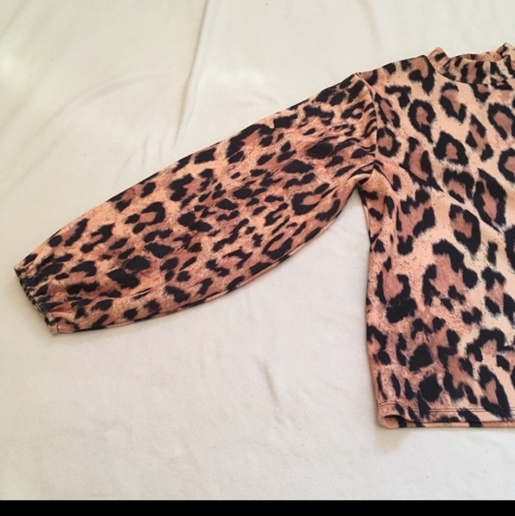 Zara leopard print top with puffy sleeves - Picture 3 of 6